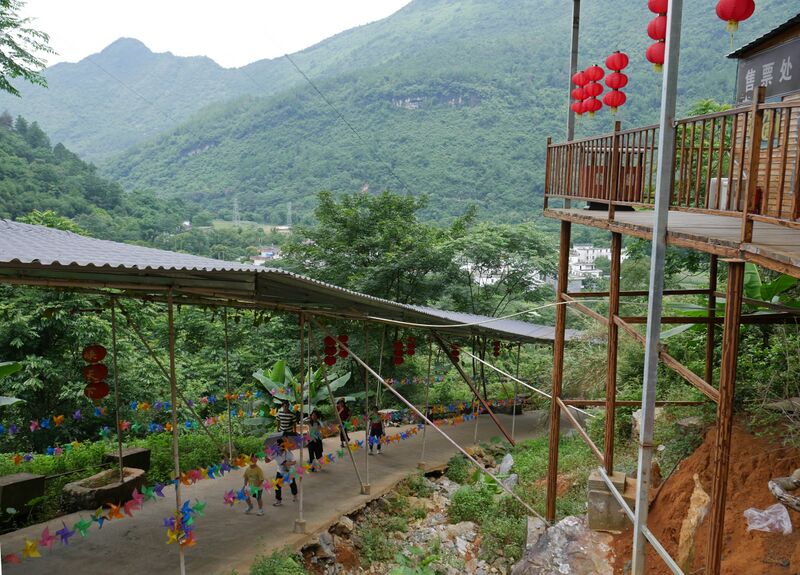 File:TianyunduGlassFootbridge47.JPG