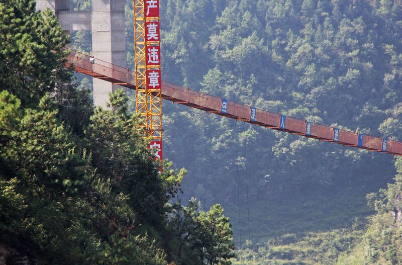 File:ZongqiheFootbridgeNorthEndjpg.jpg