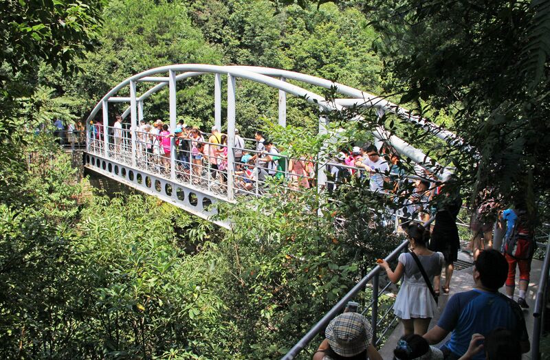 File:178ZhangjiajieParkFootbridgeView.jpg