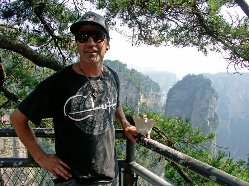 File:182DougZhangjiajieParkByEric.jpg