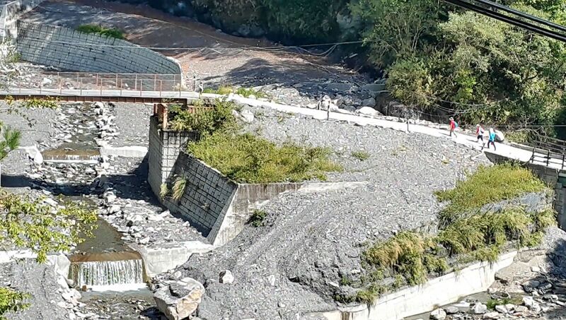 File:AowandaSmallBridge.jpg