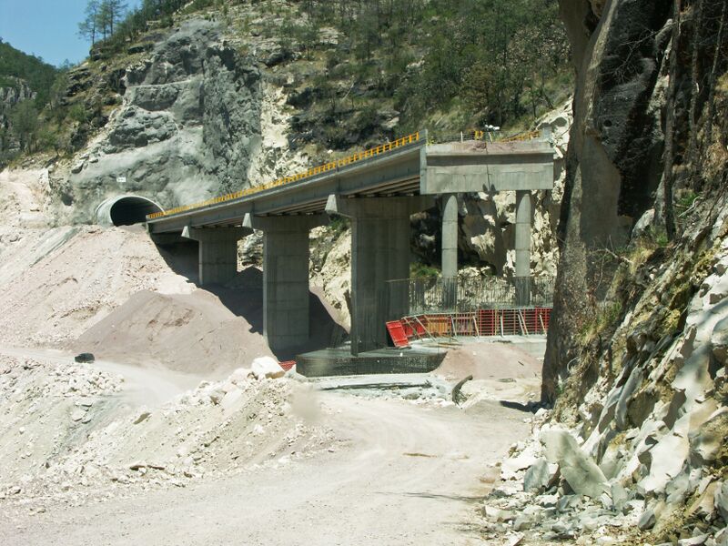 File:LeonerasBridge copy.jpg