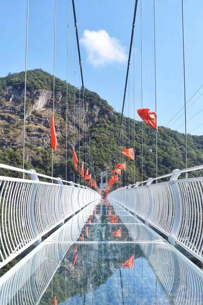 File:Lianghuangshan Glass8.jpg