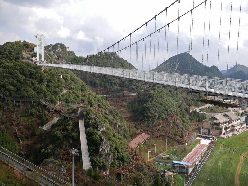 File:Liupanshui MeihuashanDownValley.JPG