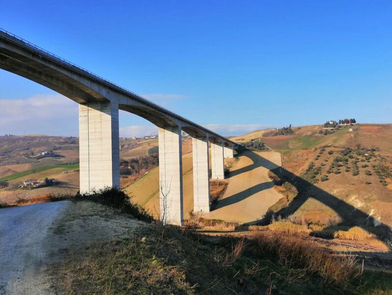 File:Viadotto-cerrano.jpg