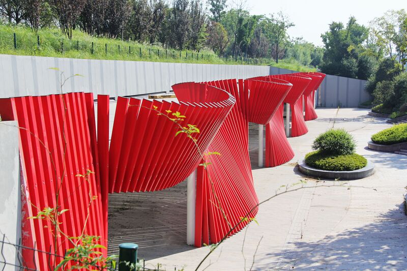 File:933WuhanRiverPark copy.JPG