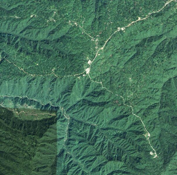 File:HuangshuiDafengbaoGlassPlatformAerialWide.jpg