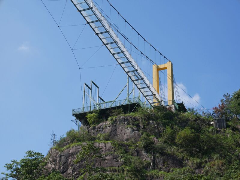 File:LongchuanxiaFootbridgeBlueSky3.JPG
