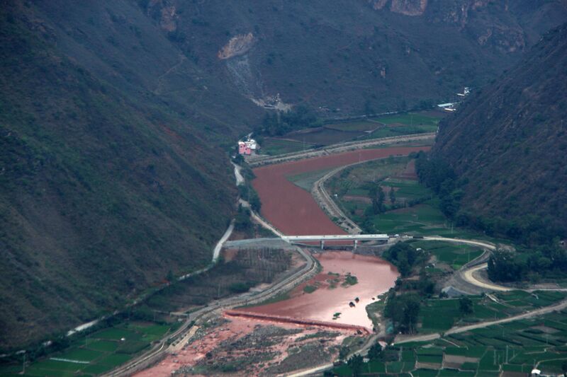 File:LvzhijiangRiverLonglens.JPG