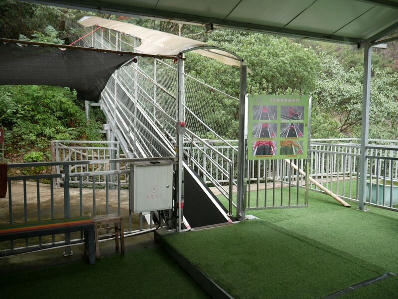 File:Lianghuangshan GlassLift.JPG