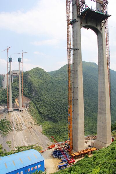 File:117ZhongjianheLegsView.jpg