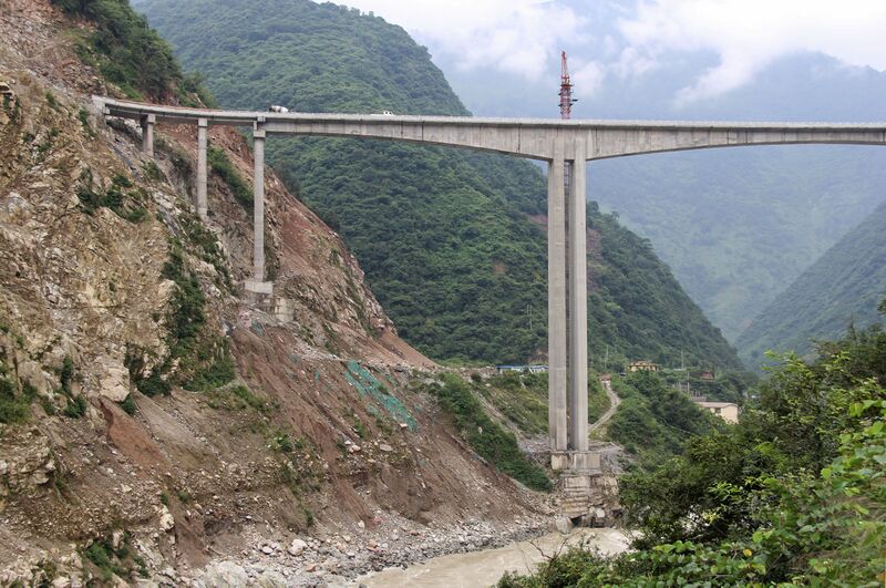 File:DaduheReservoirBeamLonglens2.jpg
