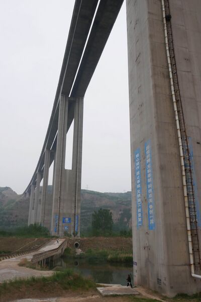File:HongnongjianhePierBaseConcrete.JPG