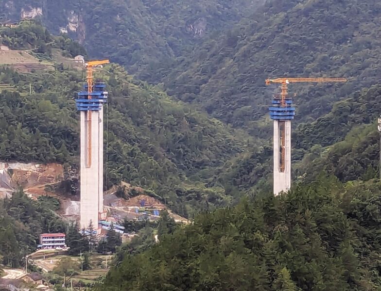 File:Jiuwantang InterchangePiersClose.jpg