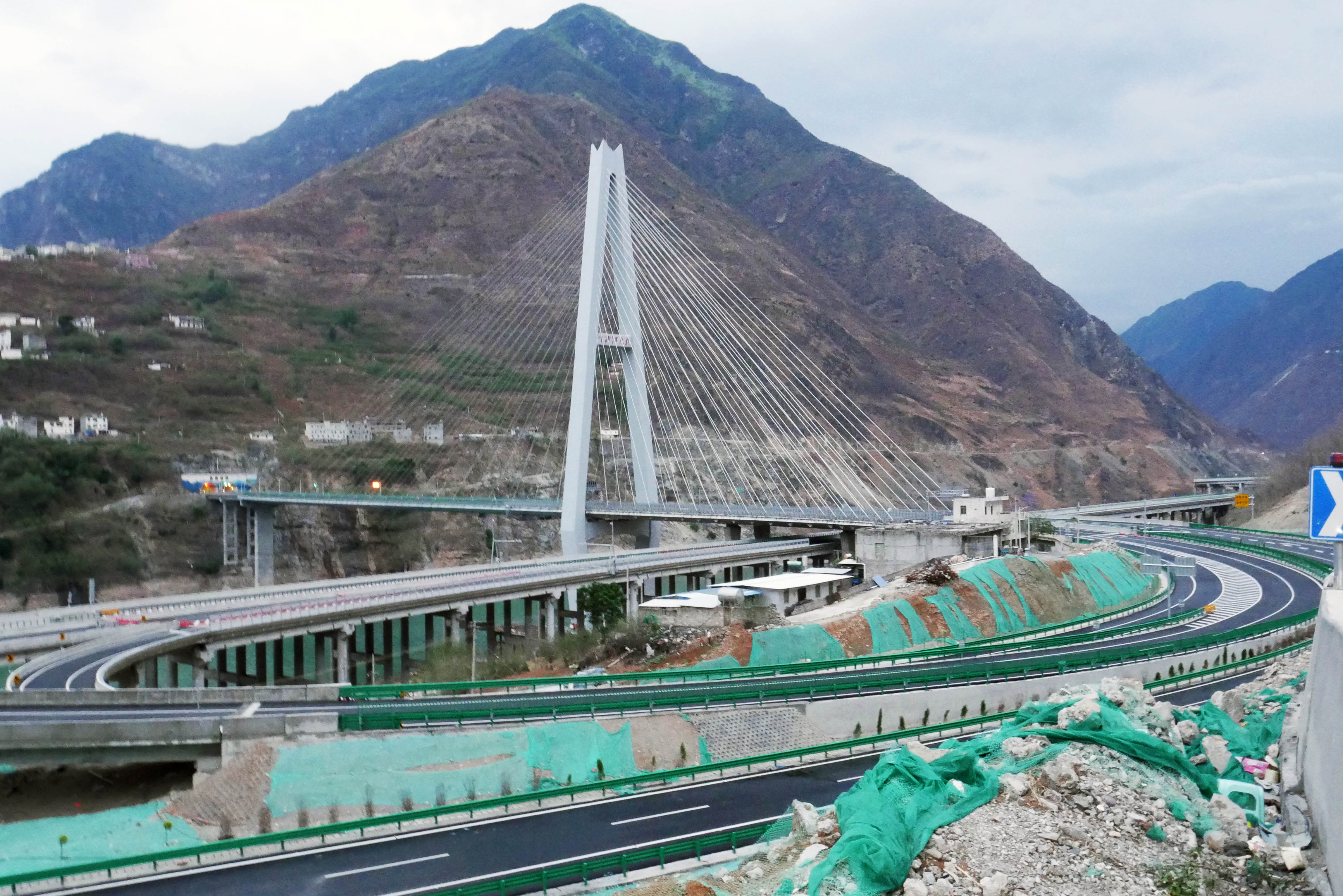 Jinshajiang Bridge JinyangCompleted.JPG