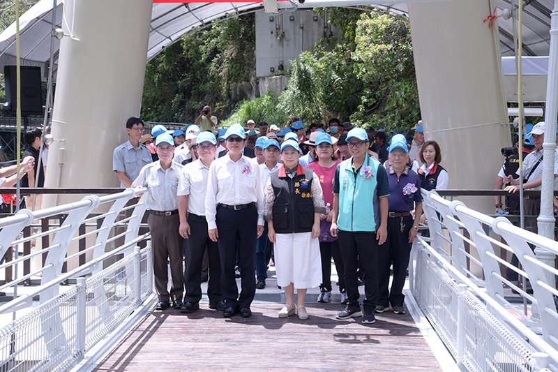 Shanyue Footbridge Staff.jpg