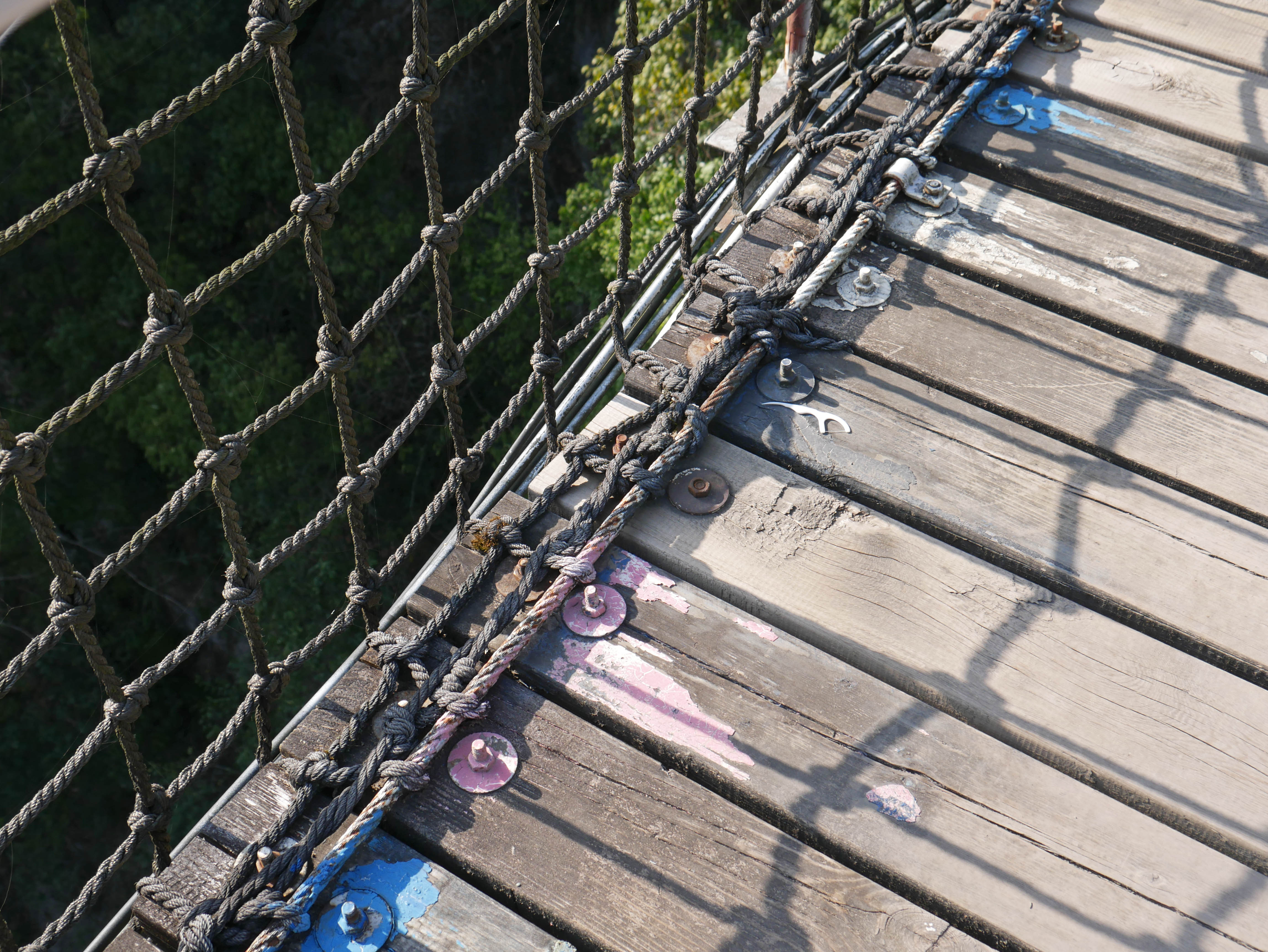 BuyunFootbridgeBolts.JPG