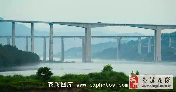 Jialingjiang Bridge Cangxi View.jpg
