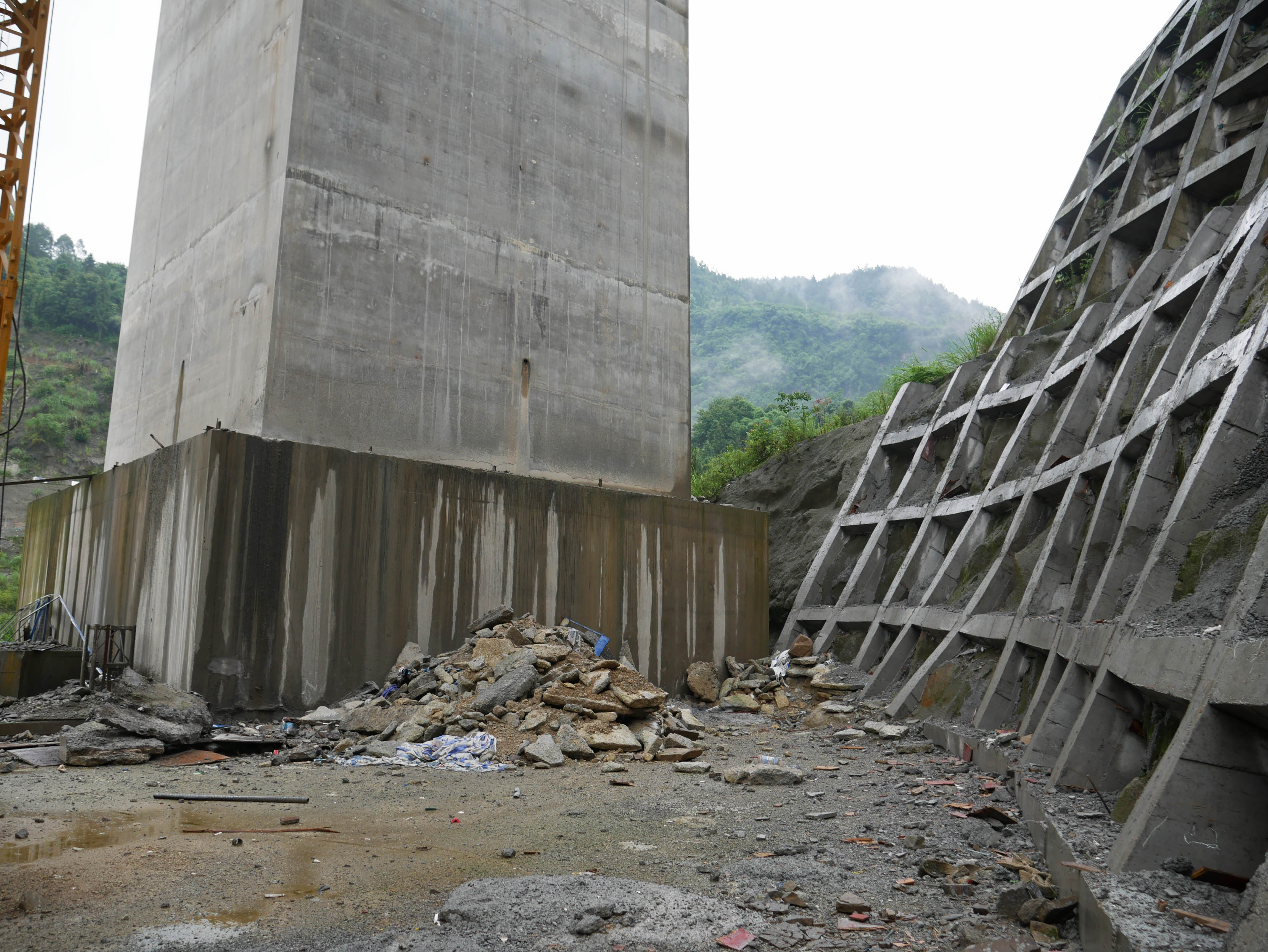Shuanghekou Bridge WuyunkaiWall2.JPG