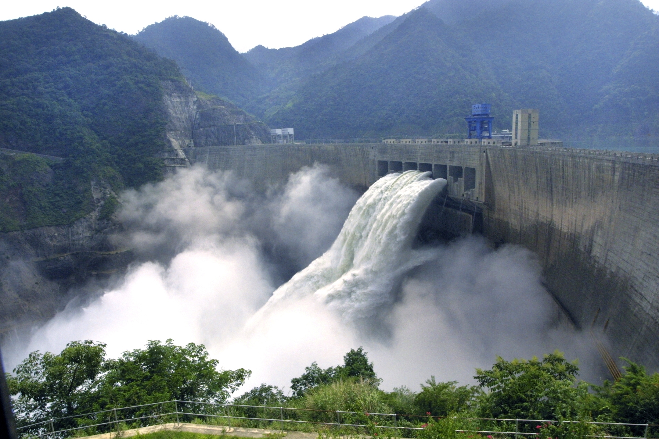 В какой стране крупнейшая гэс. ГЭС Силоду. Китайская ГЭС Силоду. Плотина на Янцзы. Плотина Нуожаду (Nuozhadu dam), Китай.