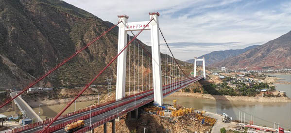 Jinshajiang Bridge TaoyuanTruck.jpg