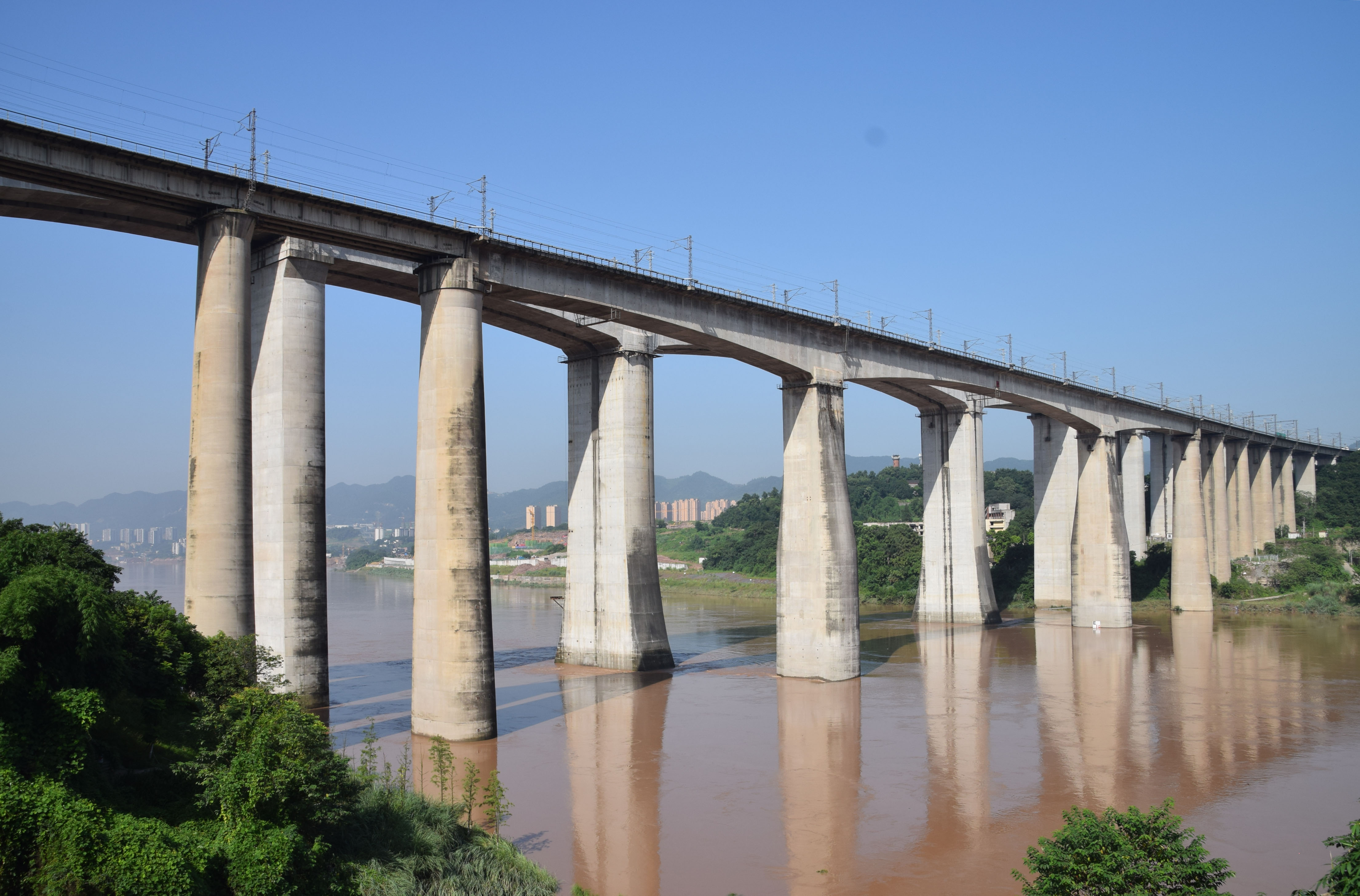 File:Jingkou Jialing River railwayByWang.JPG