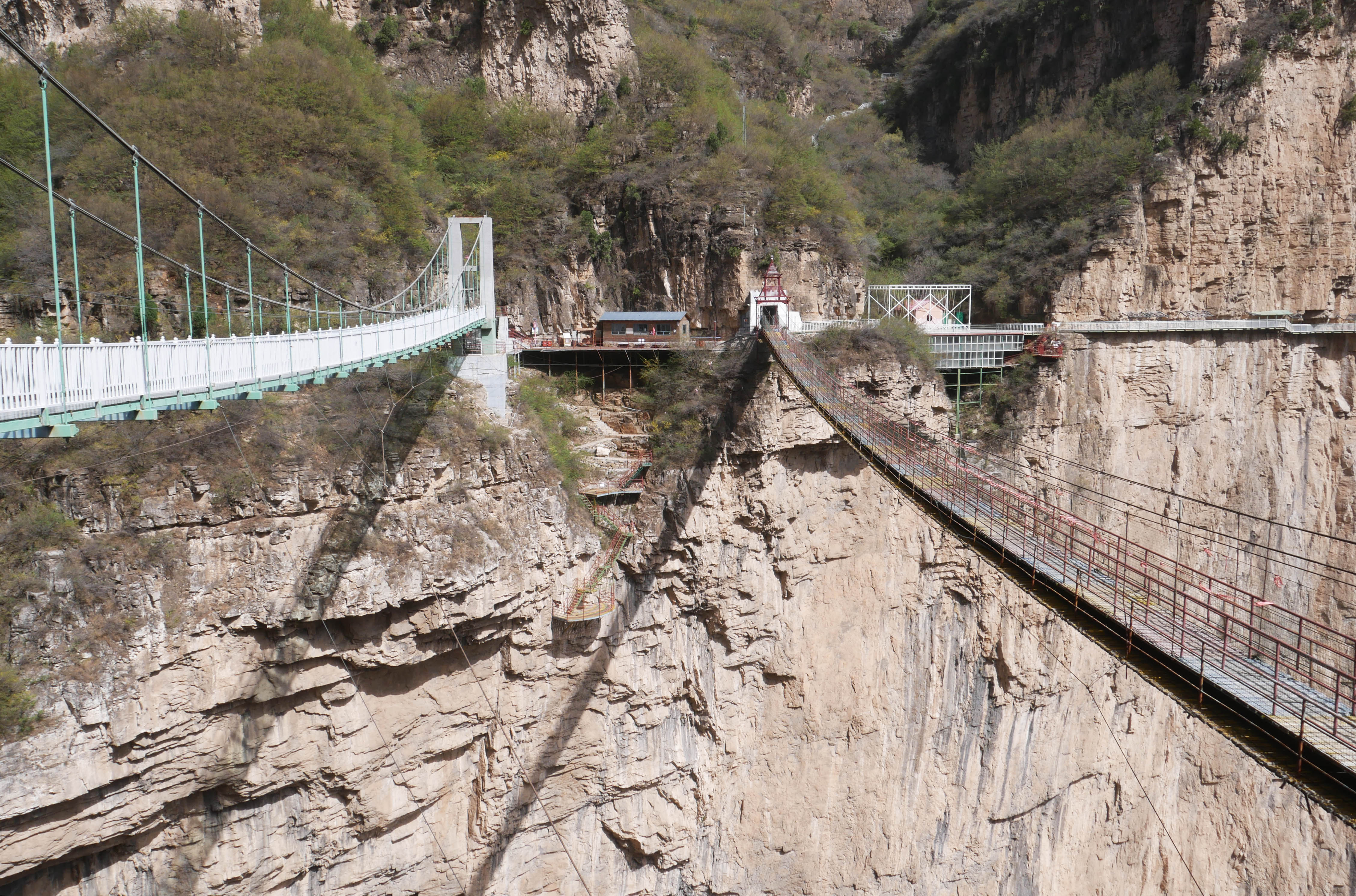Tianjishan FootbridgeDualSpans.JPG