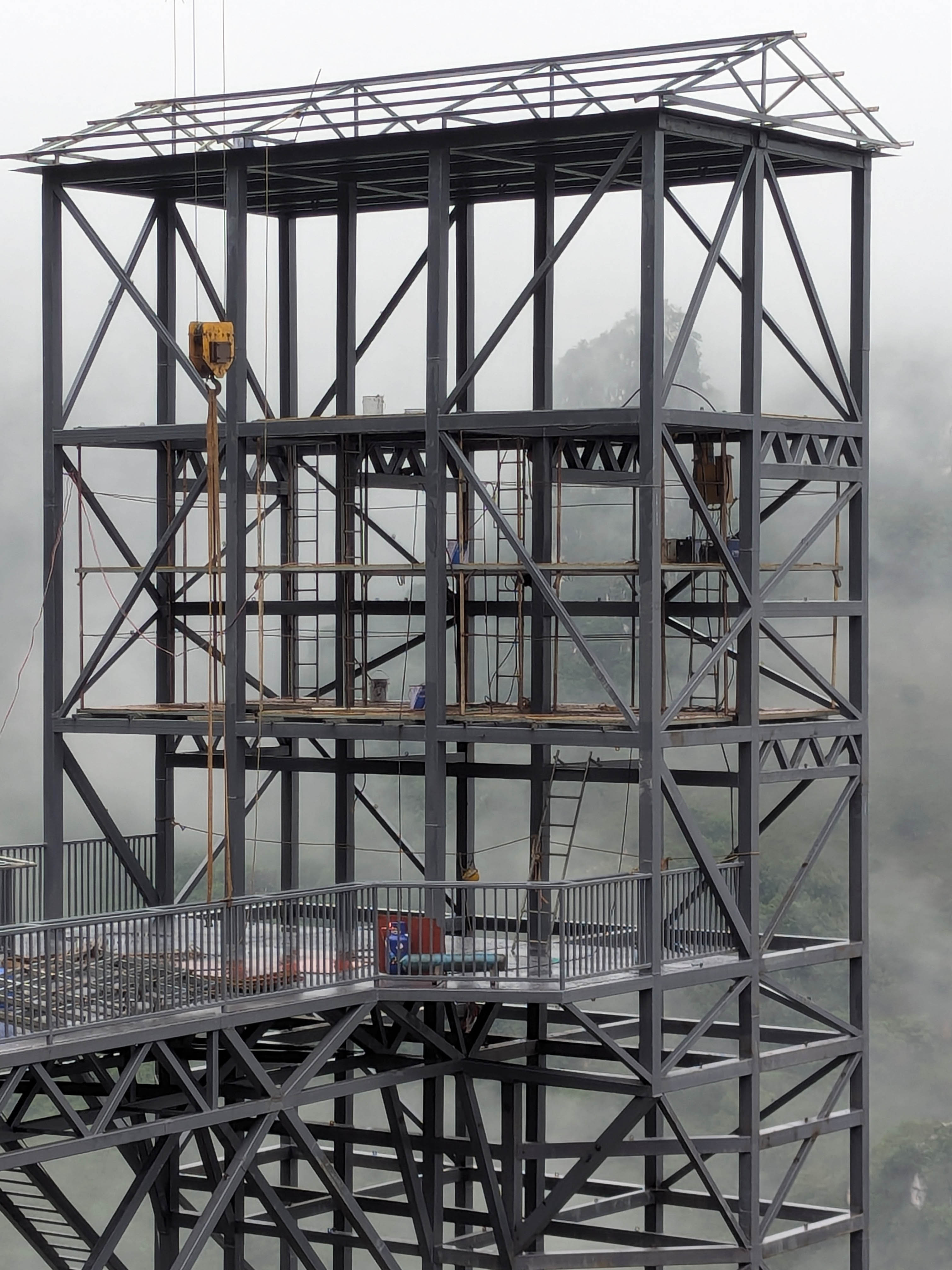 NizhuheElevatorTopBeams.jpg