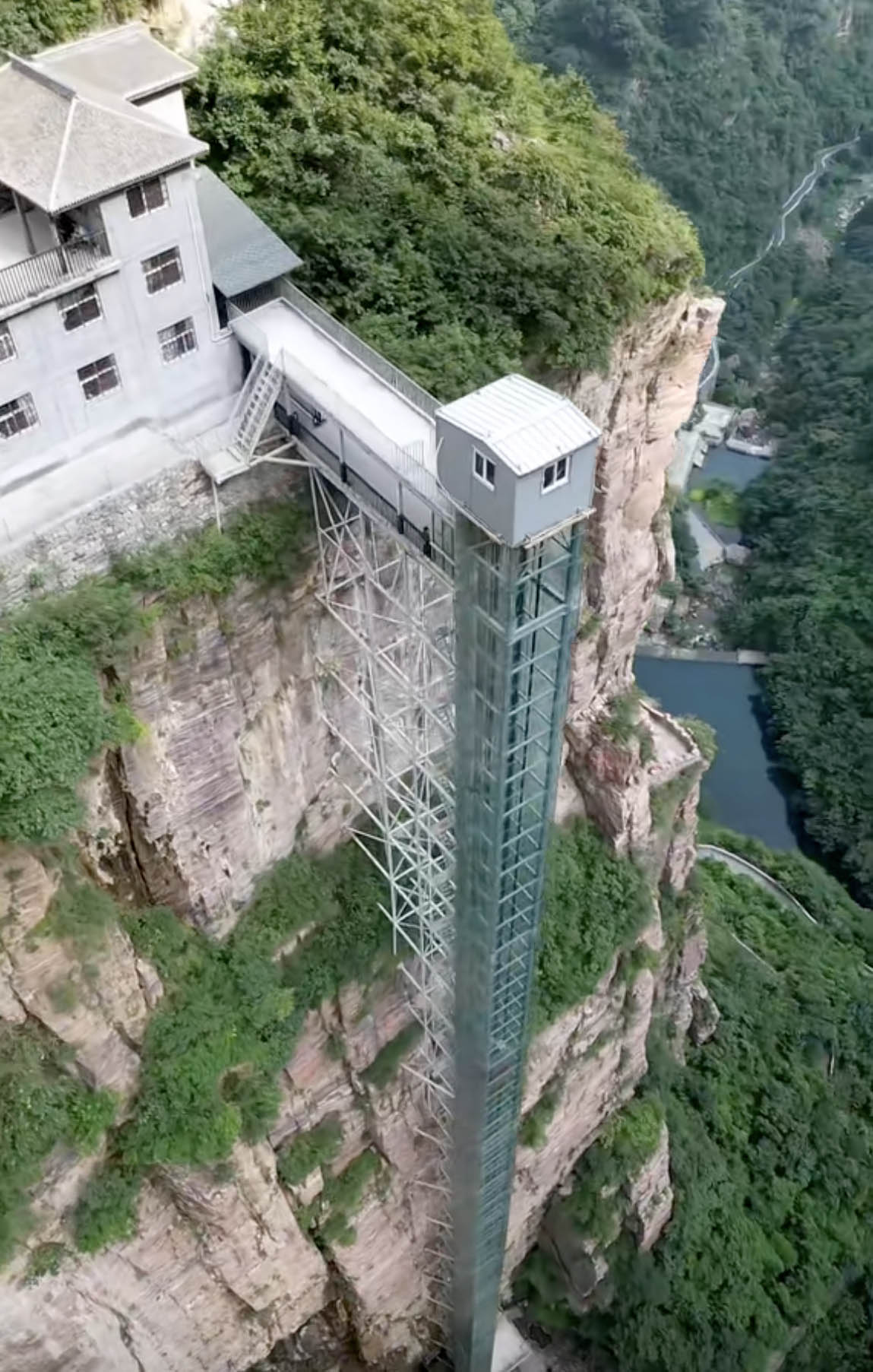 Baligou ScenicElevatorDown.jpg