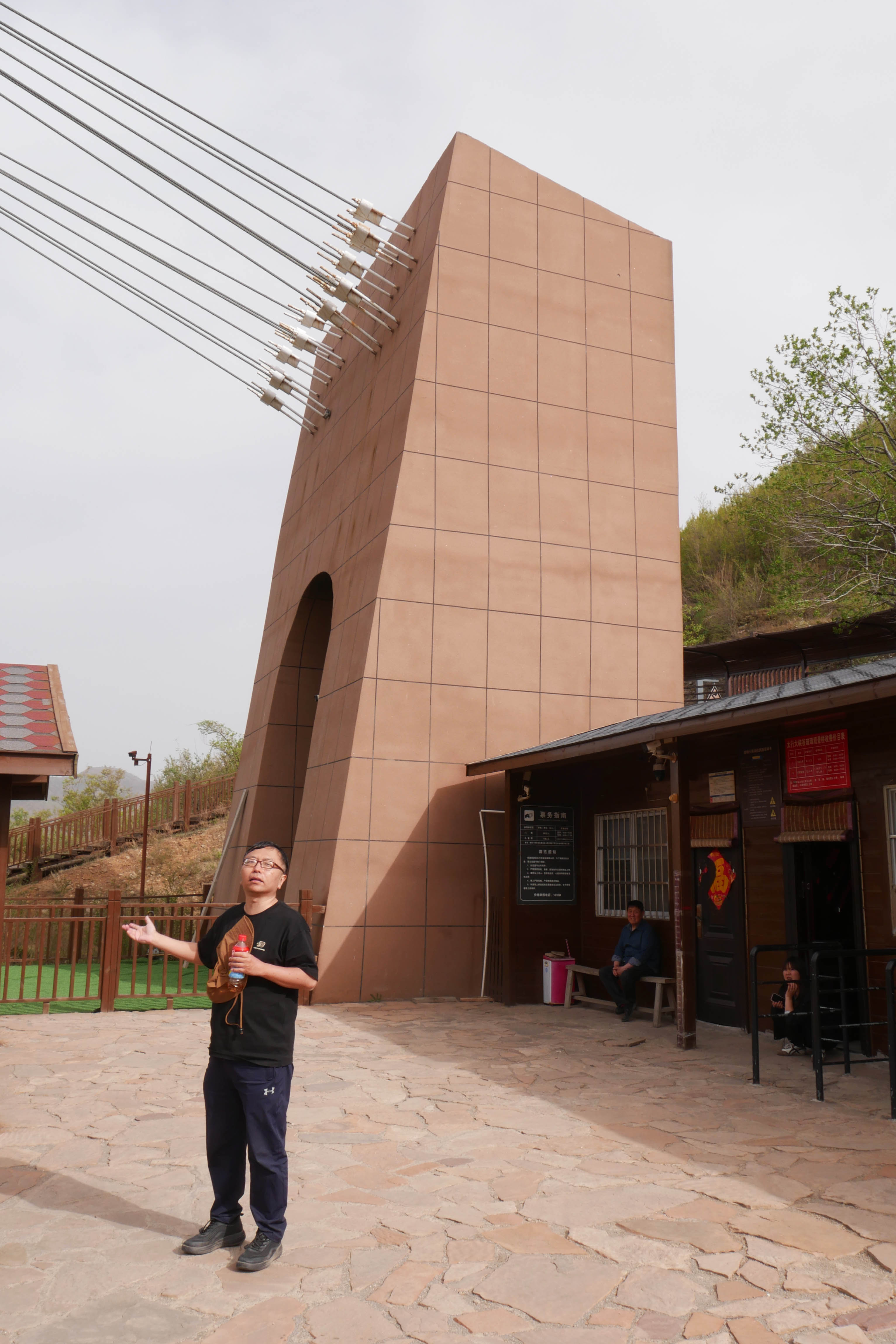 Taihang GlassFootbridgeAnchorFoundation.JPG