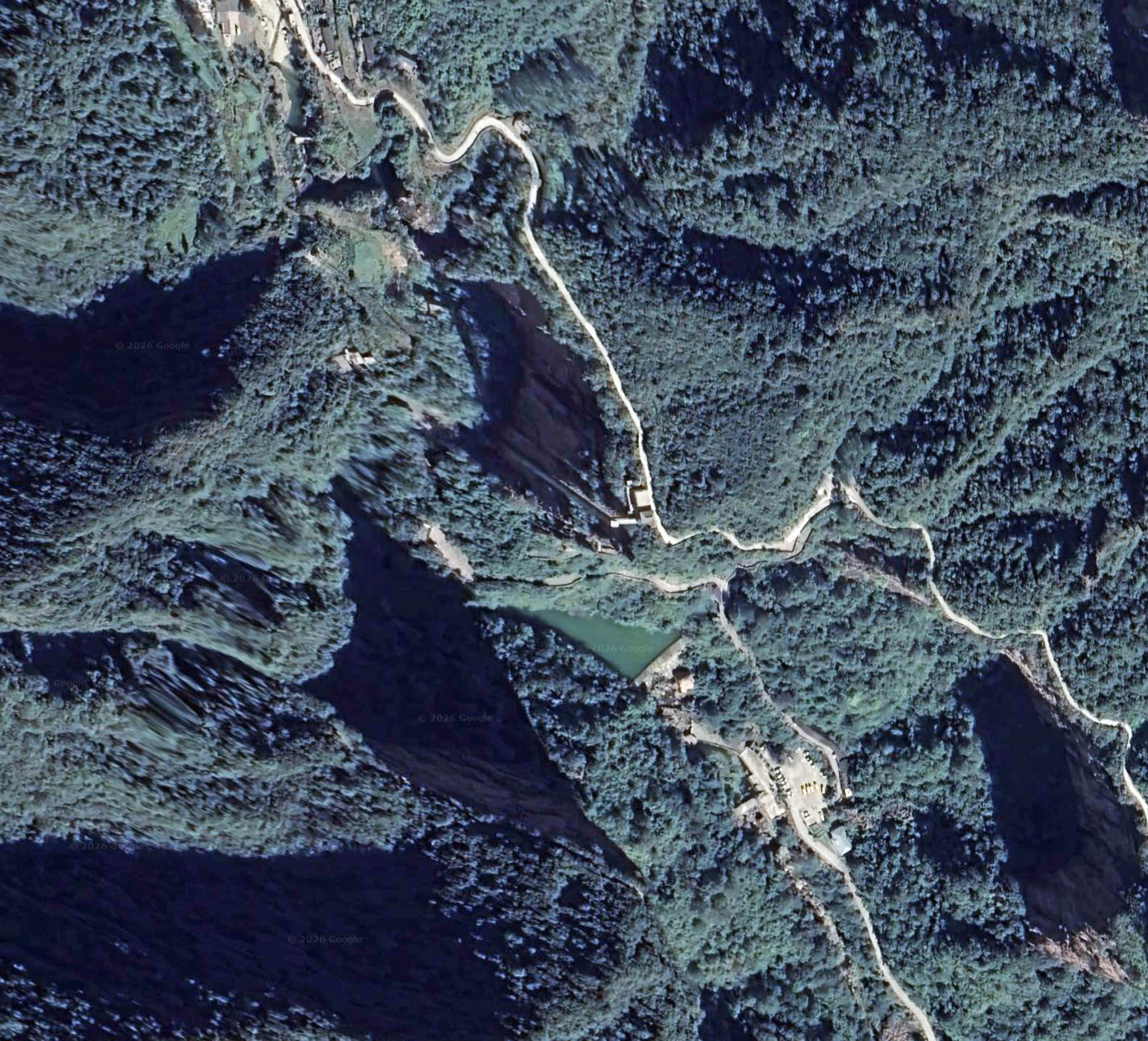 Baligou ScenicElevatorCliffSideSatellite.jpg