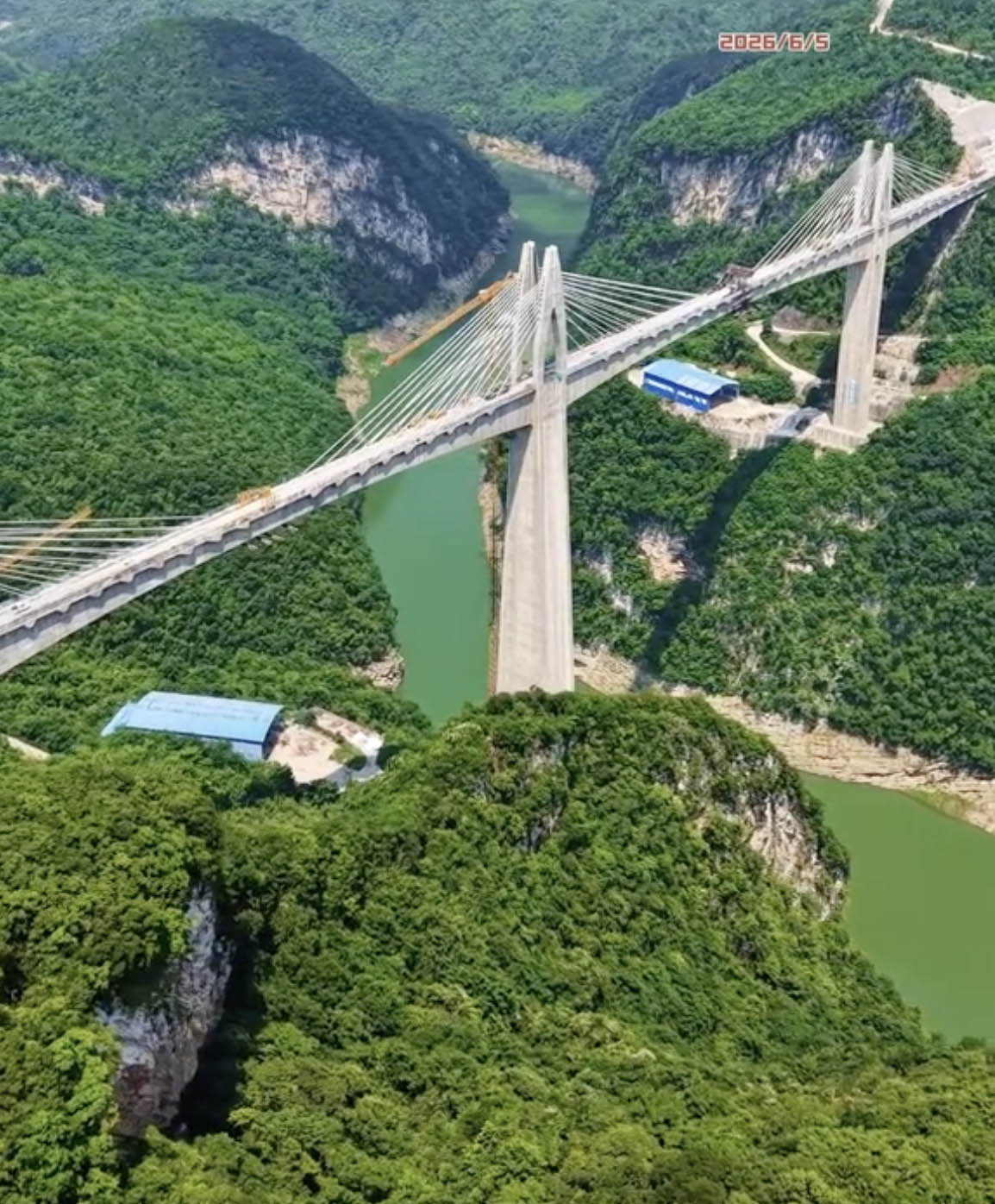 Xiangjiang Railway DroneCliff.jpg