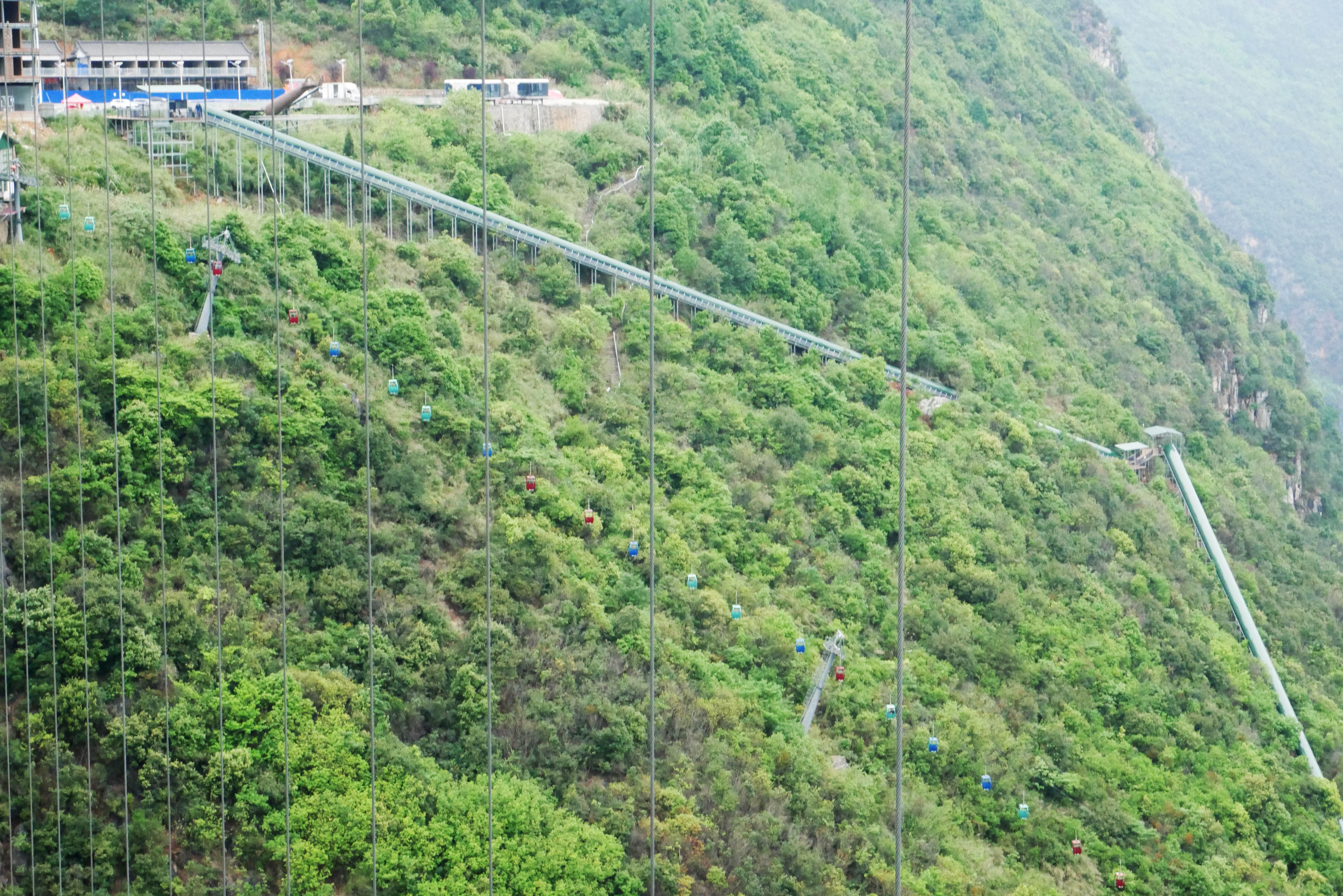 NizhuheEscalator&Cables.JPG