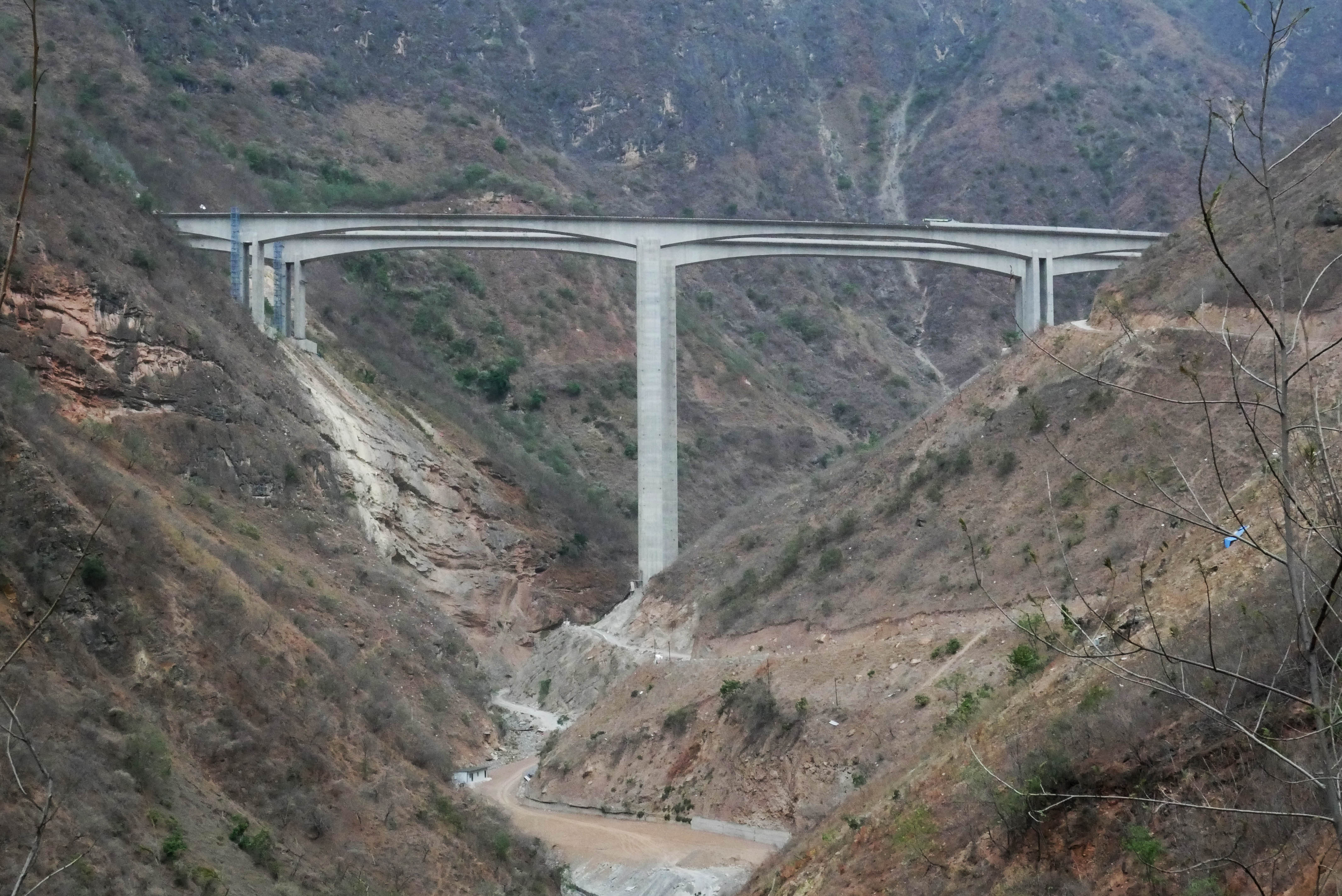 GuanyinyanLonglens.JPG