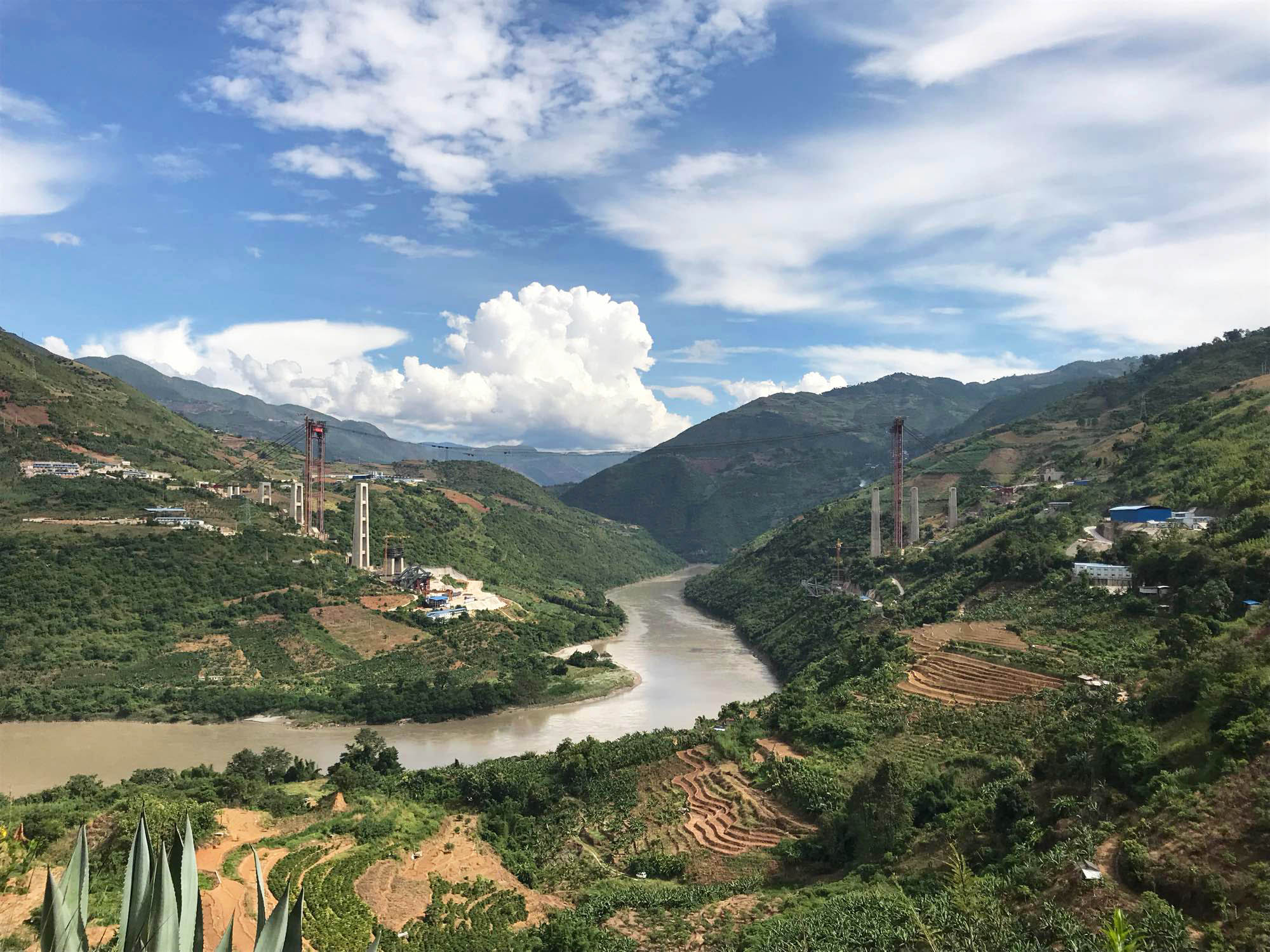 File:Nujiang Railway Bridge Darui 20170930.jpg