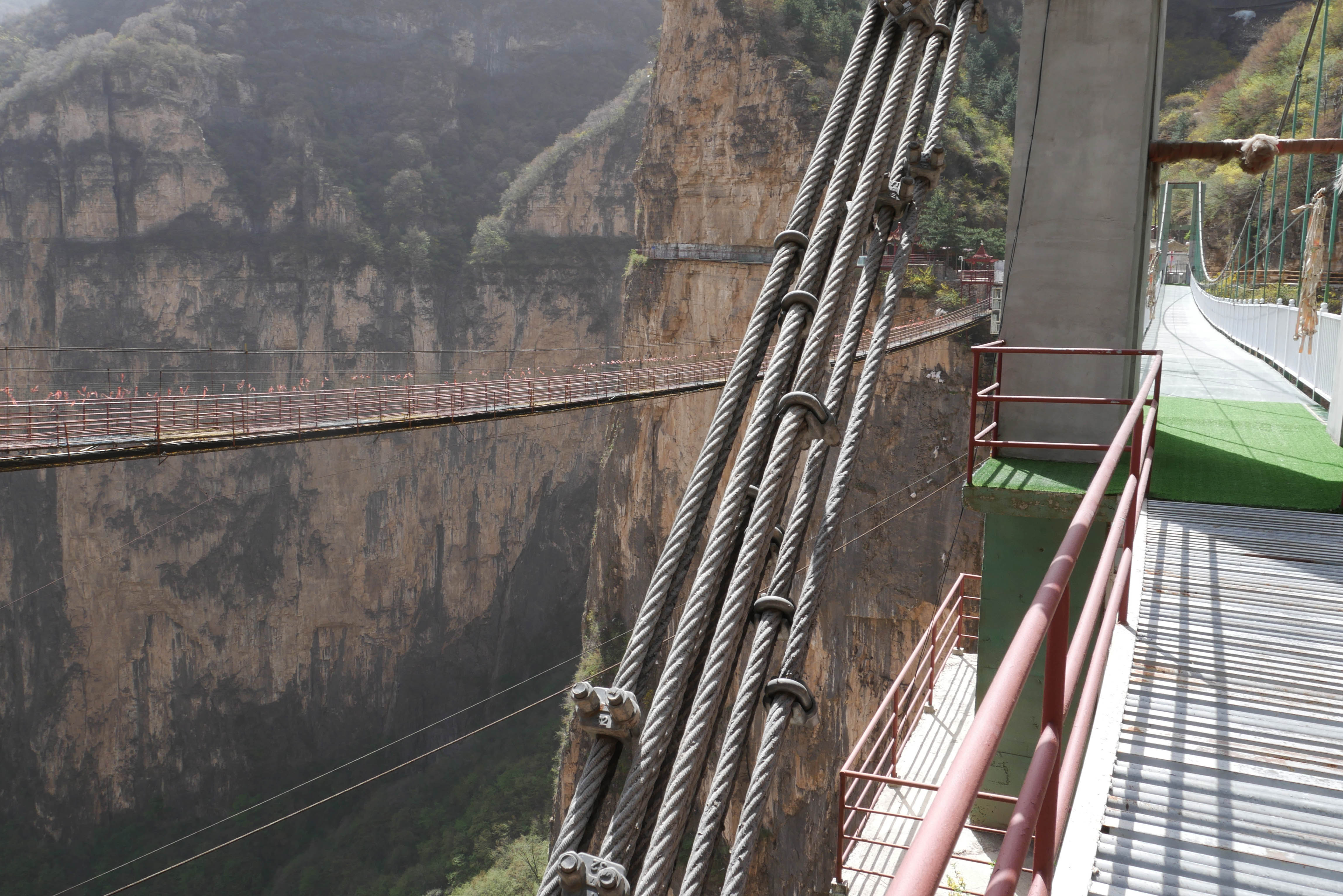 Tianjishan FootbridgeCablesLonglens.JPG