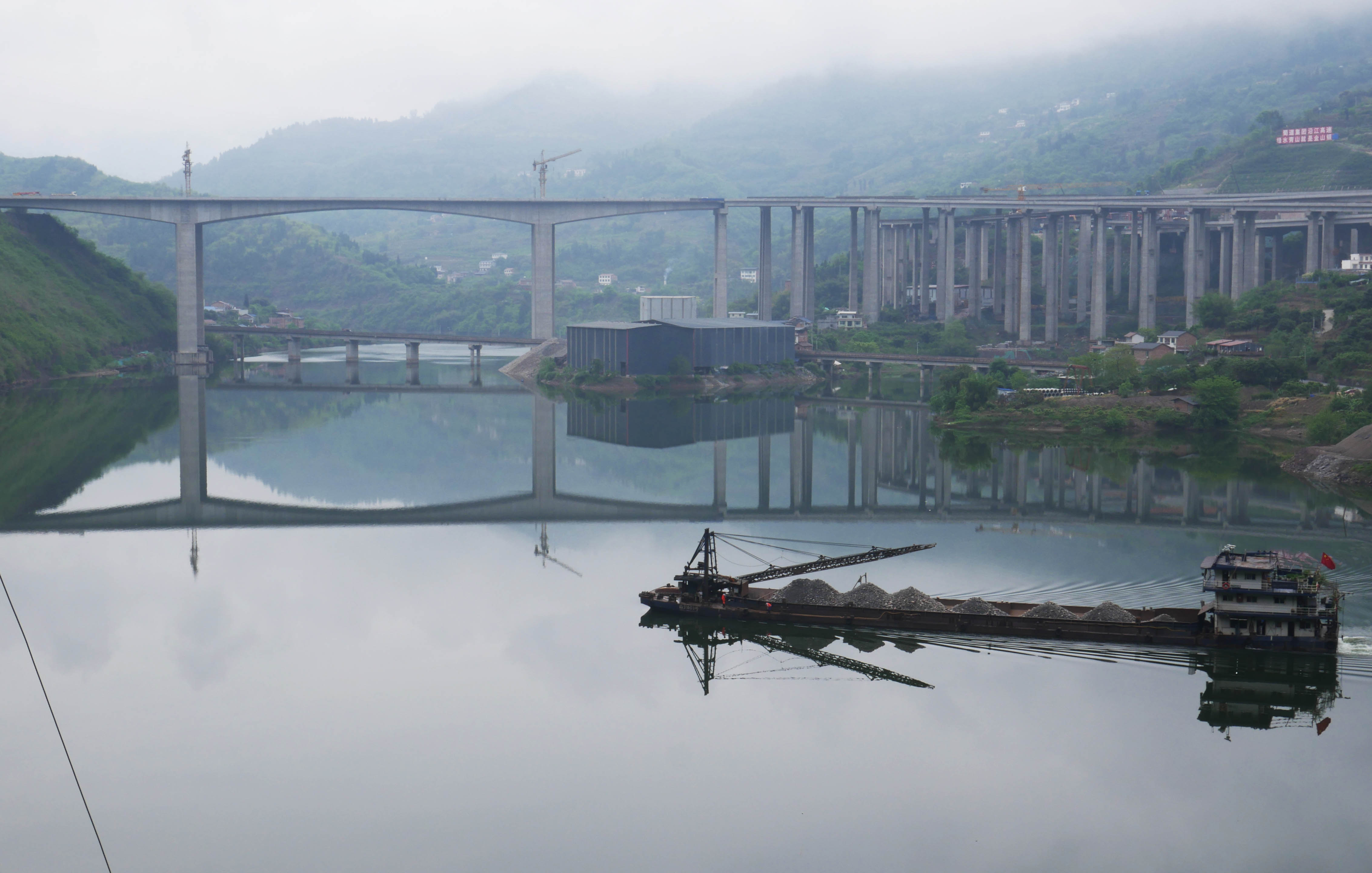 YangliubaGraySideWide.JPG
