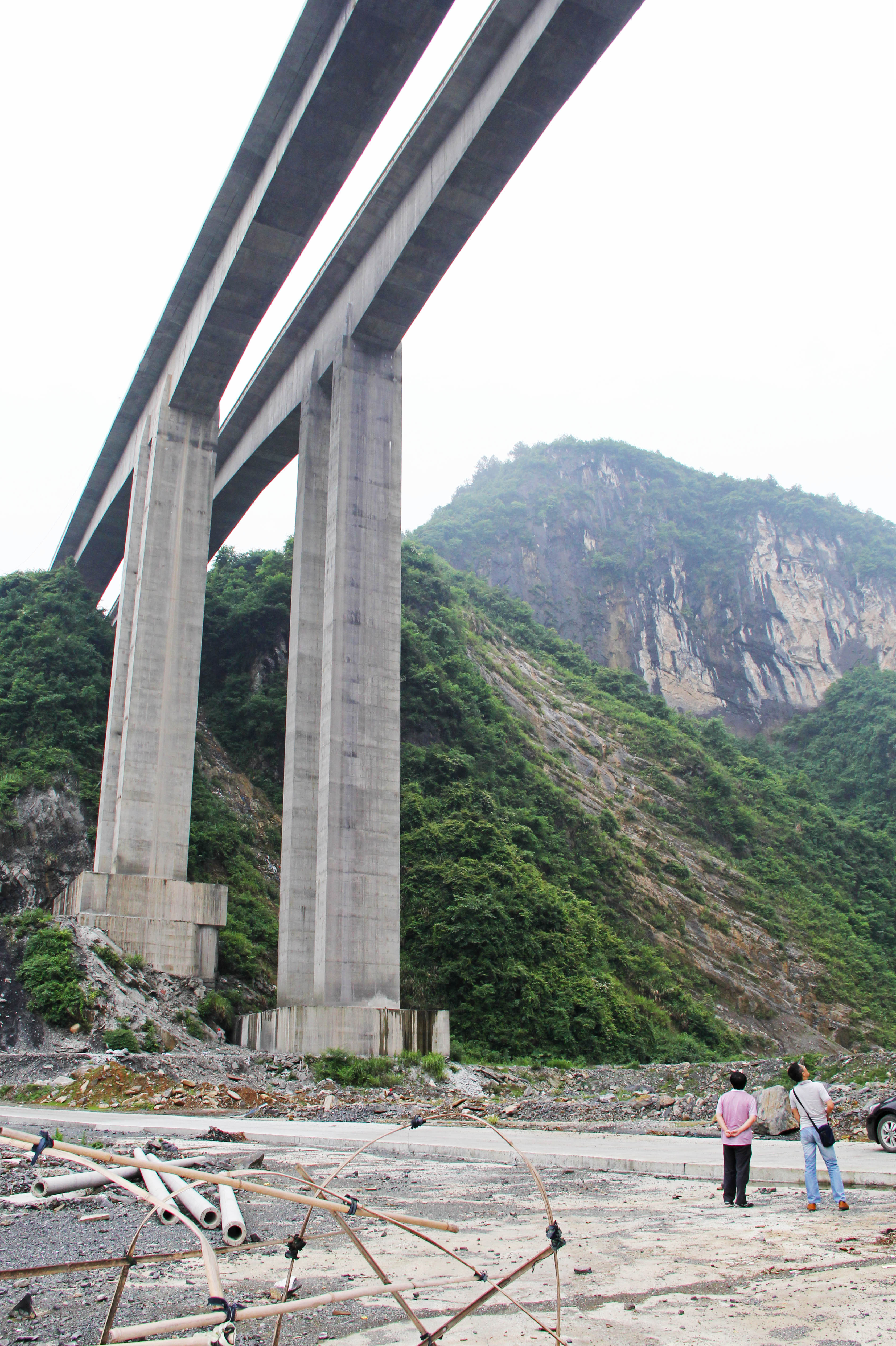 Xiangjia向家大桥 BeamEastOf Morong92mtrH.JPG
