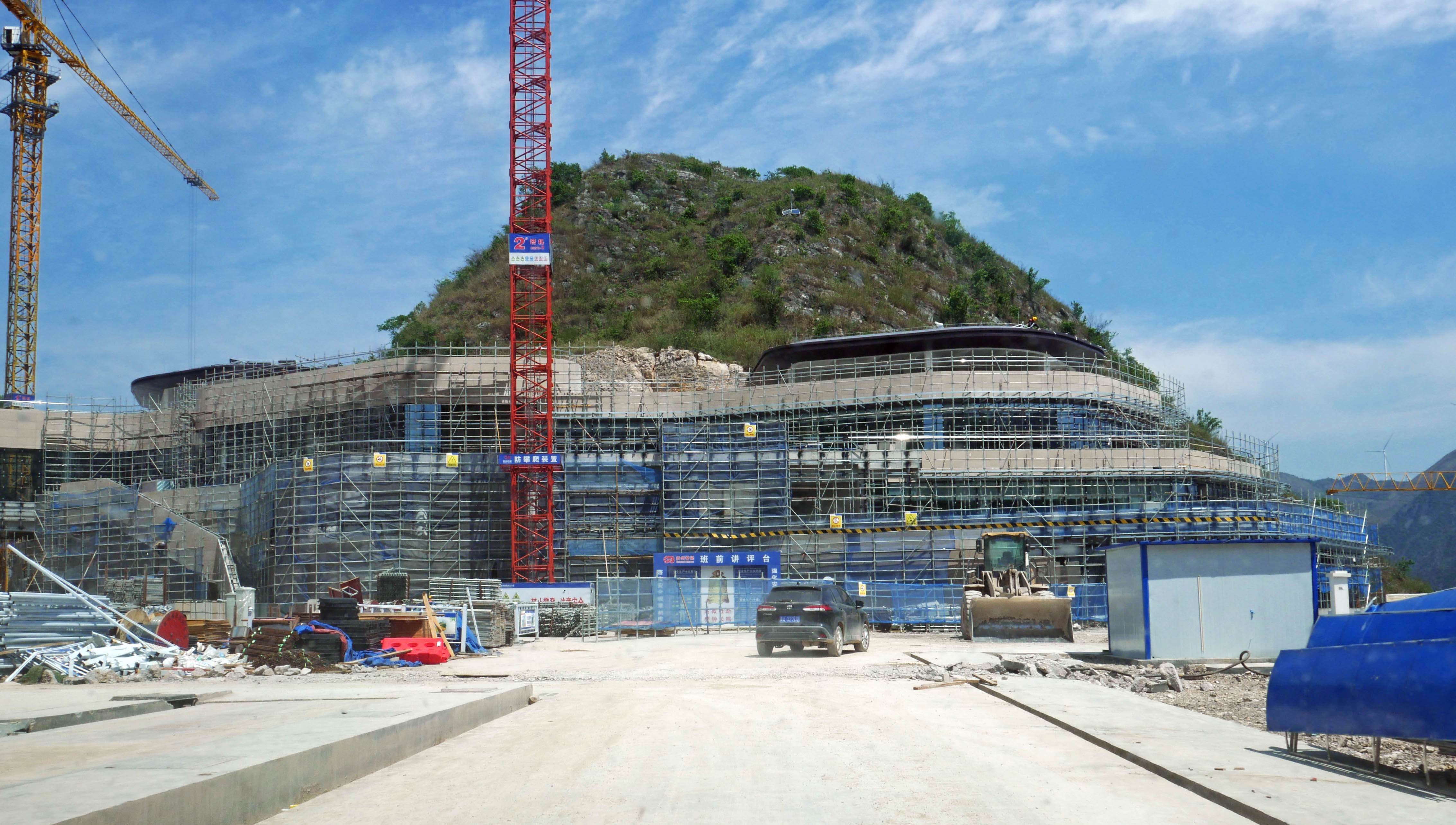 HuajiangVisitorsBuilding7.JPG