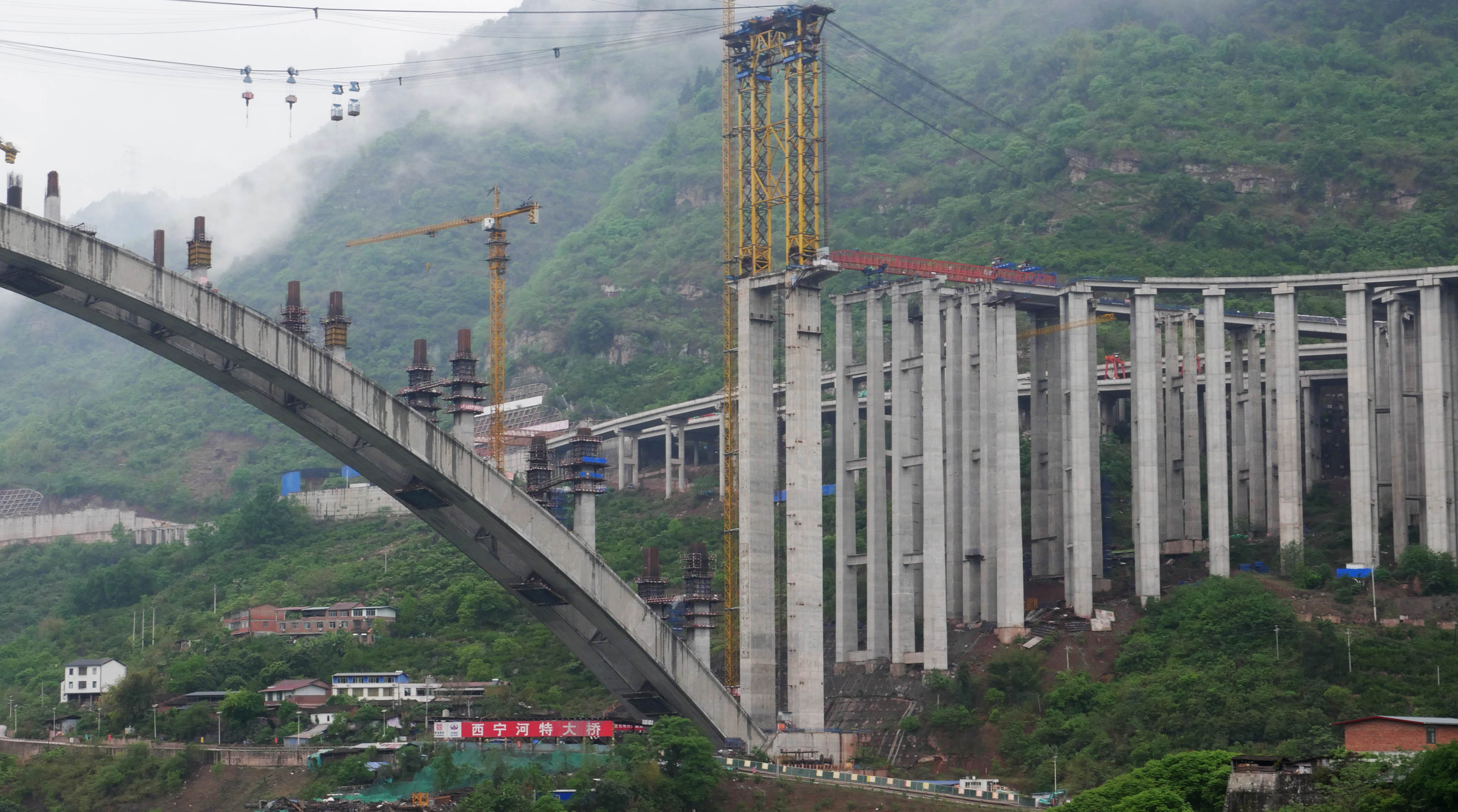 XiningheArchExitPiers.JPG