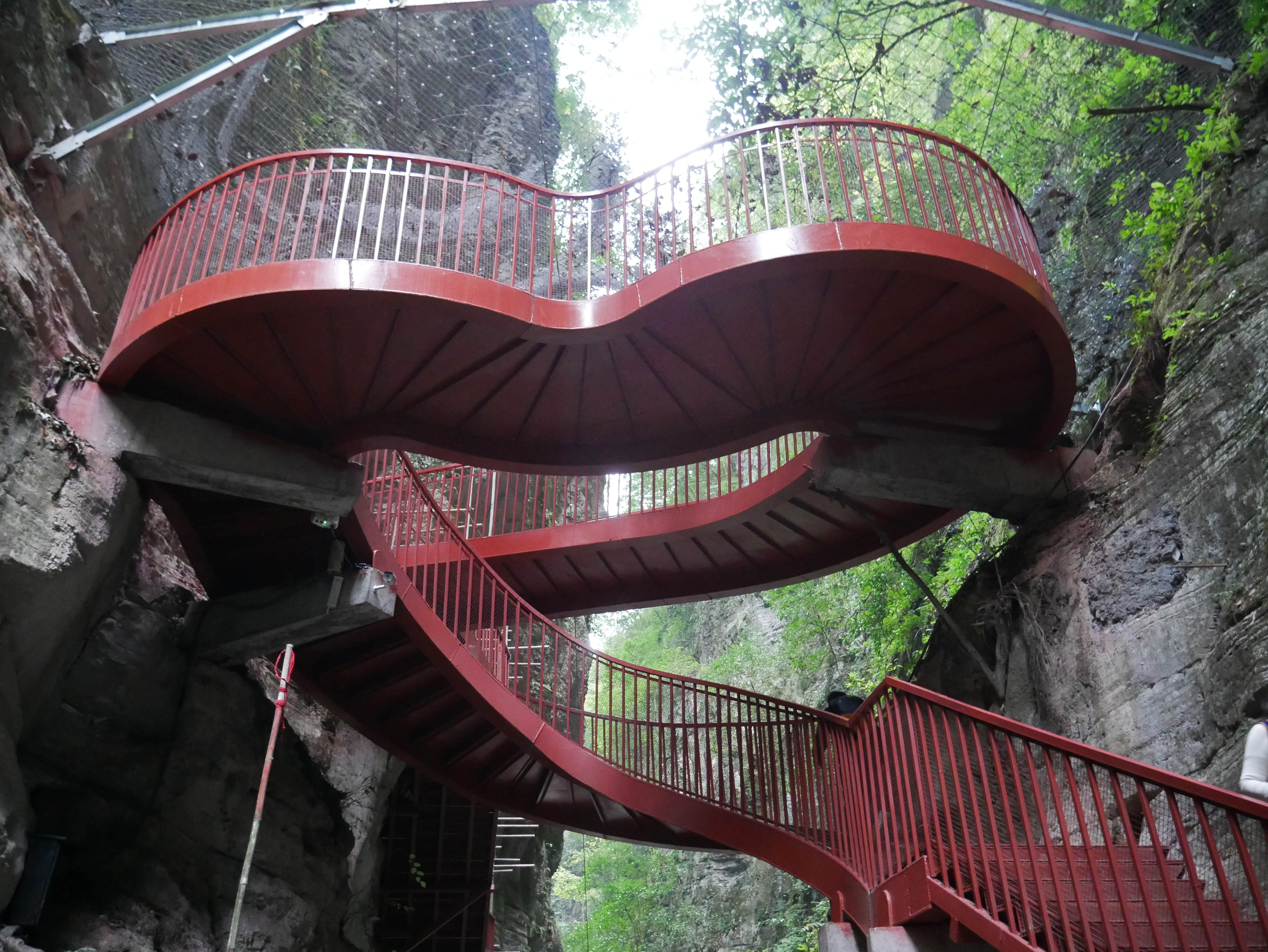 YunzhiduanCliffwalkHeartFootbridge2.JPG