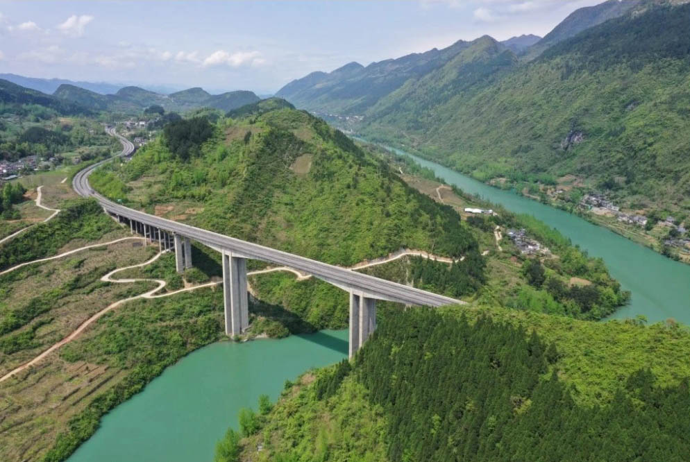 File:Apengjiang Bridge Yuxiang12.jpg