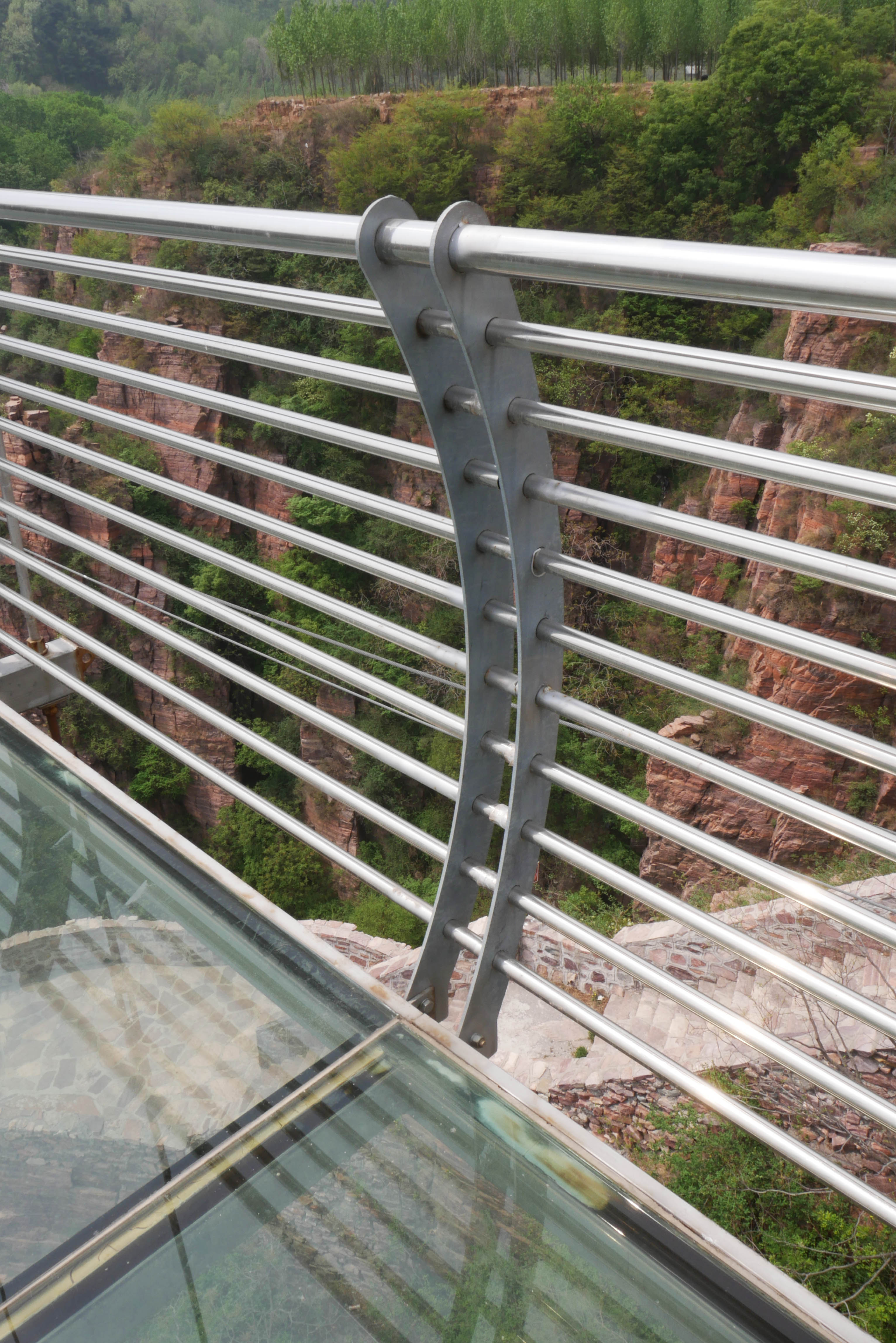 JiaodingshanGlassMetalRailing.JPG