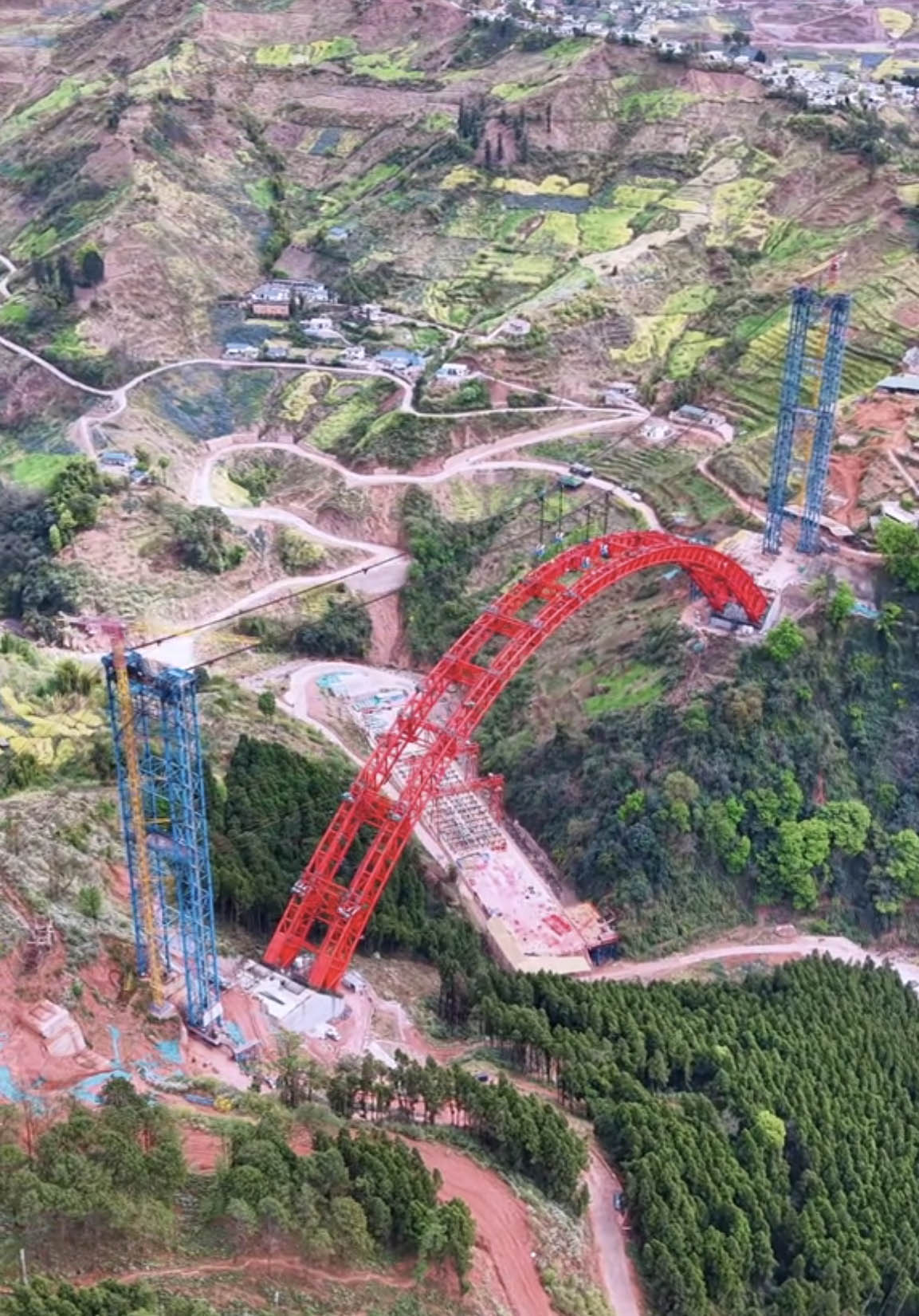 QiaowoRedDrone2.jpg