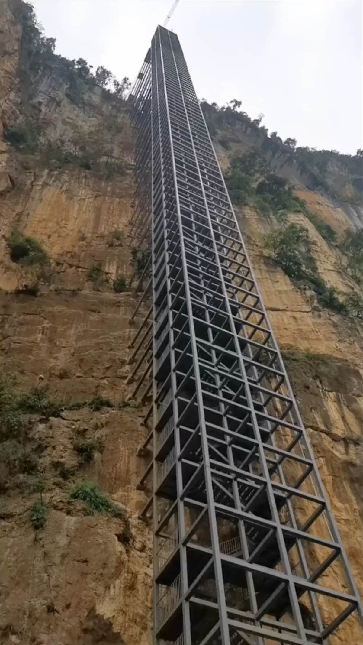 NizhuheGlassElevator50.jpg