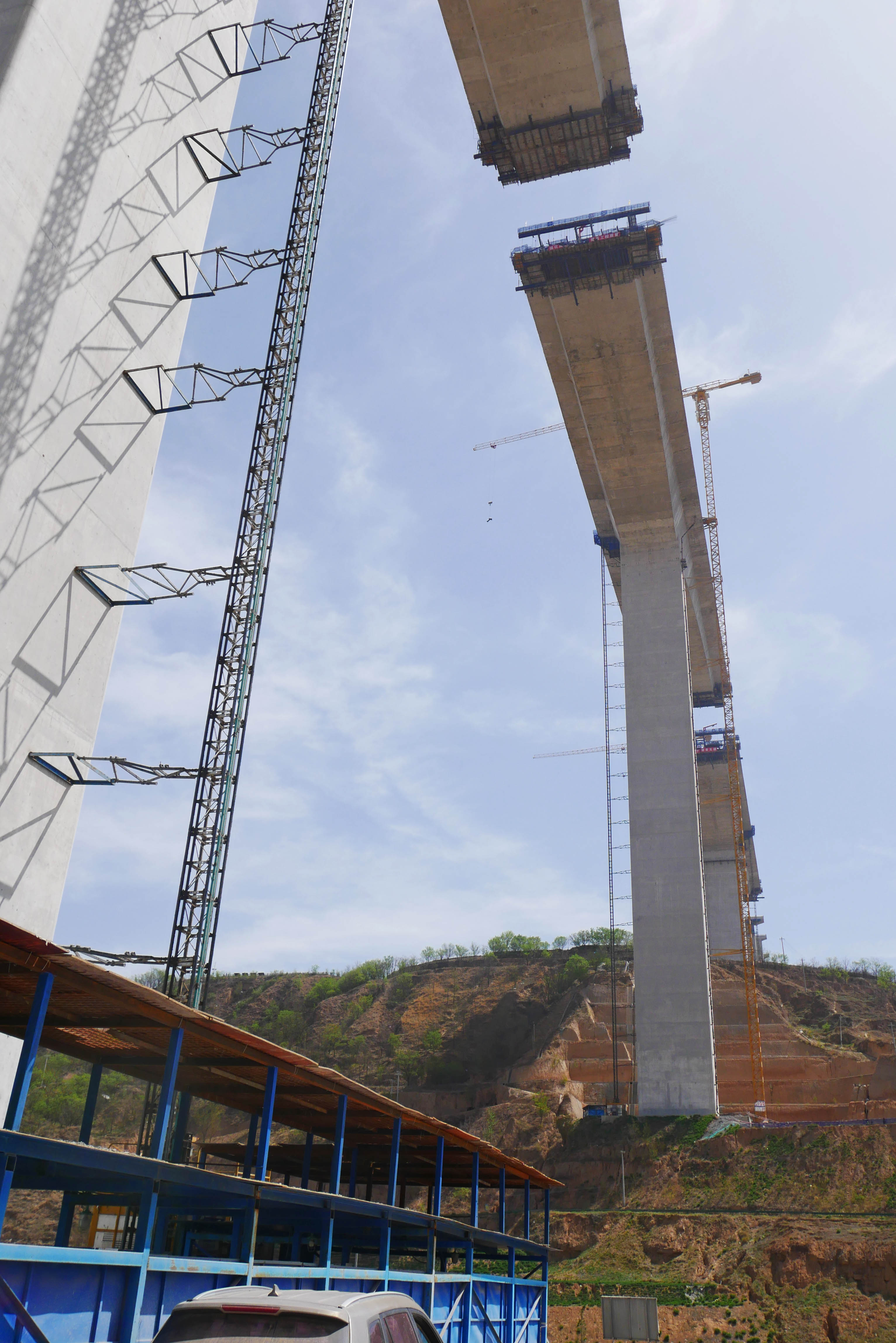Malianhe Bridge G309 Elevator2.JPG