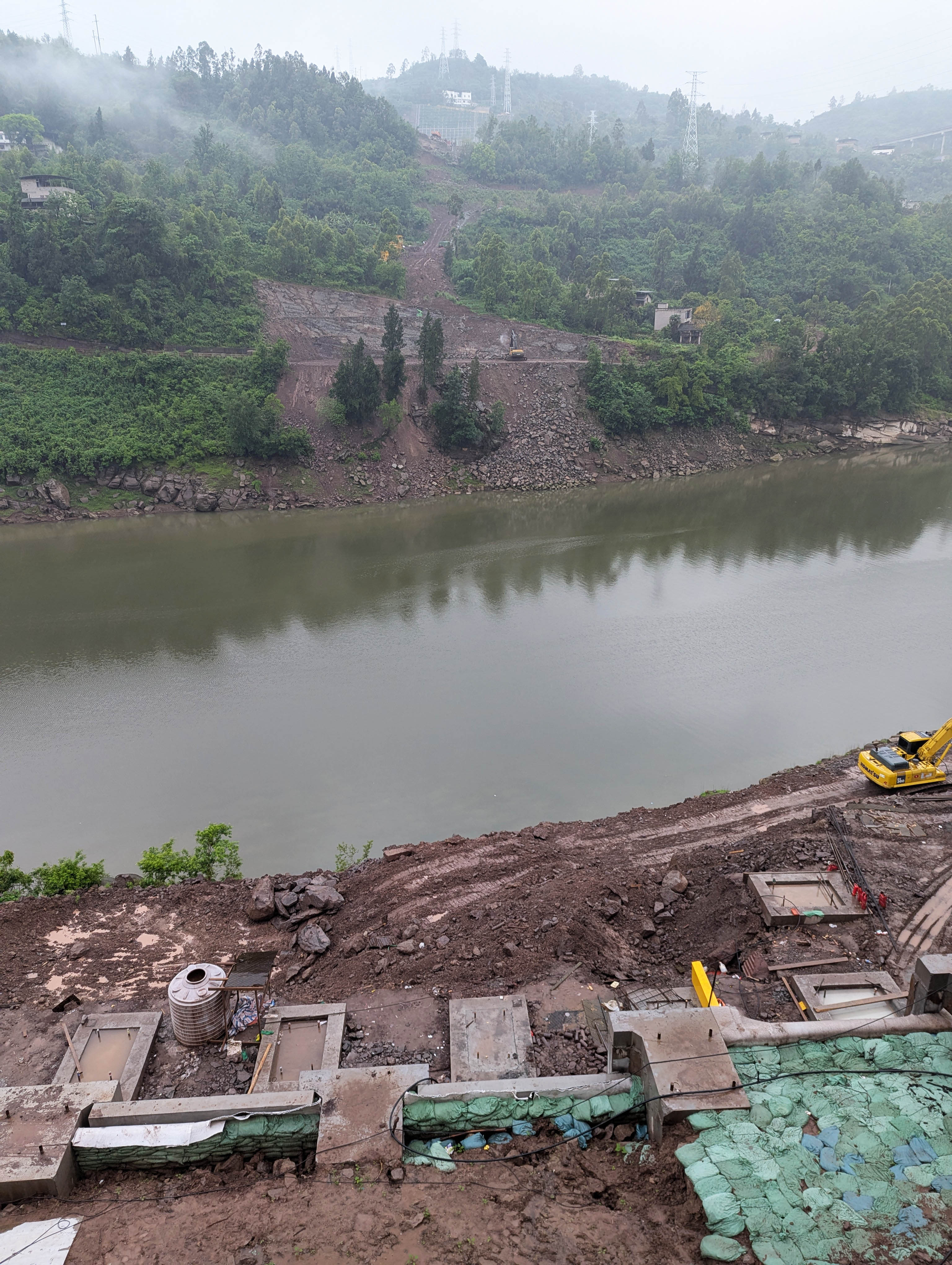 Zhudu Longhe RailwayCrossing.jpg
