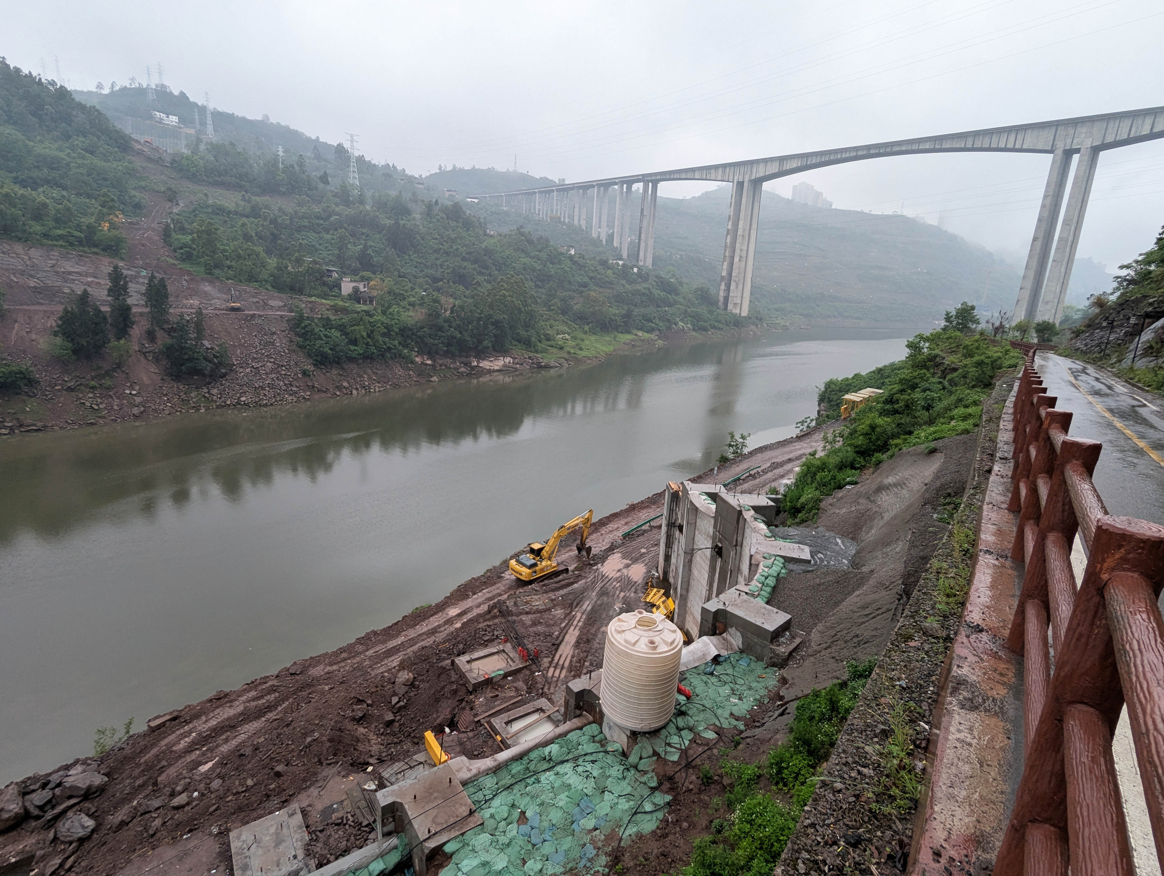 Zhudu Longhe RailwayPier.jpg